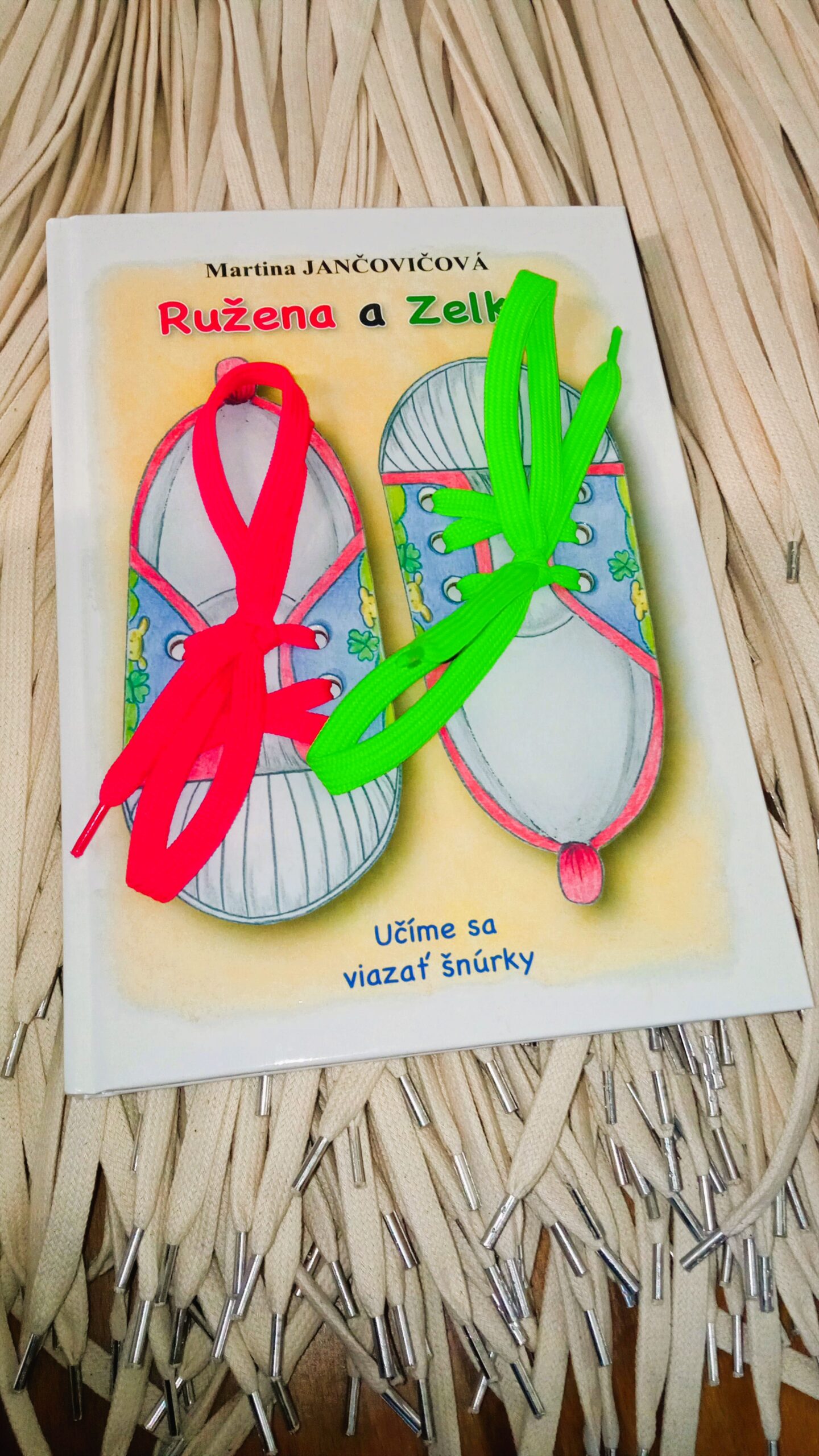 Naučte deti viazať šnúrky s knihou „ružena a zelka“ 2